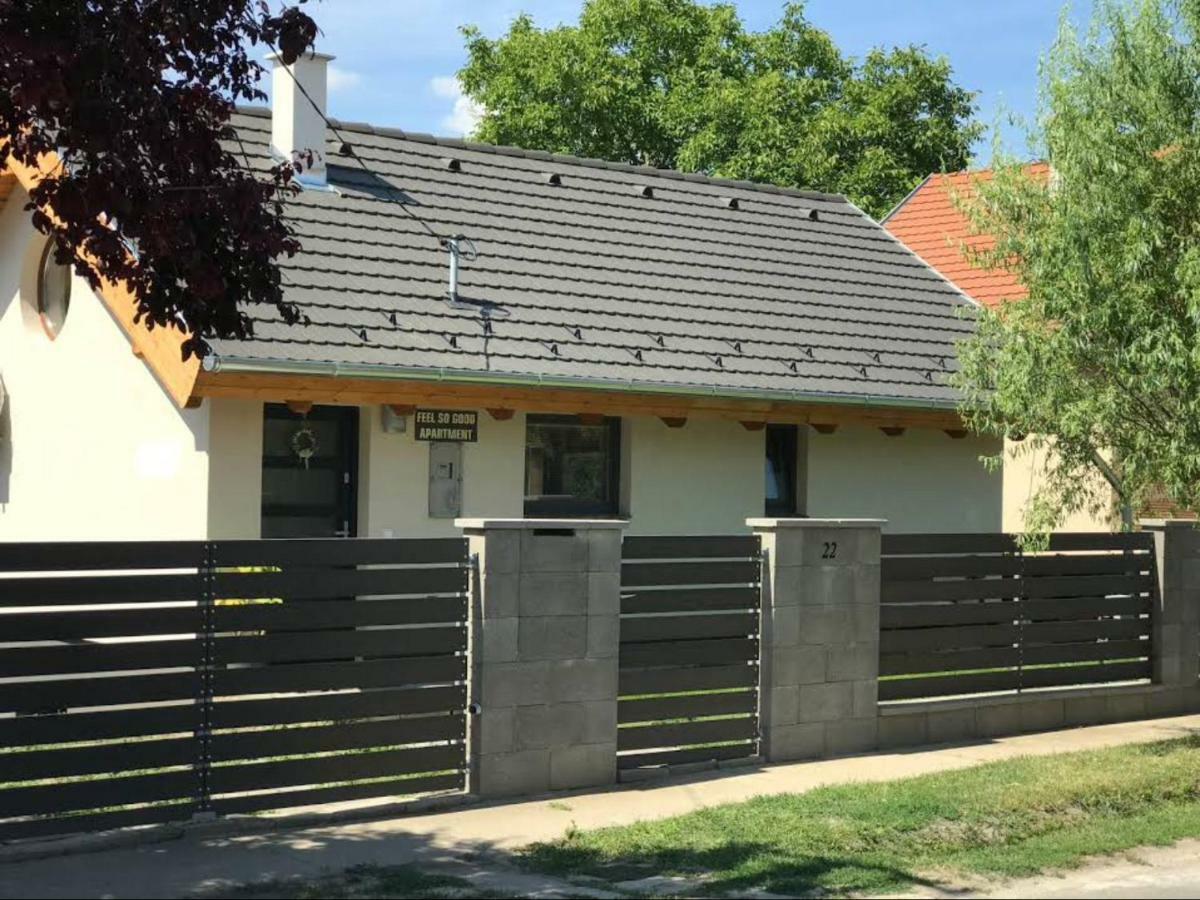 'Feel So Good' Apartment Göd Zewnętrze zdjęcie