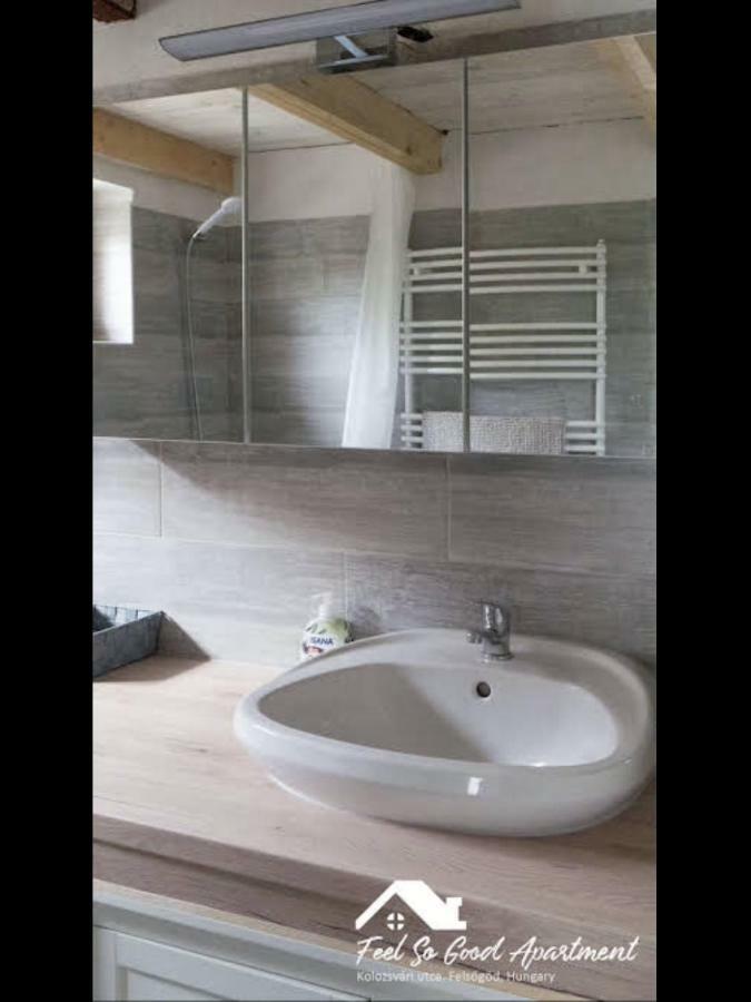 'Feel So Good' Apartment Göd Zewnętrze zdjęcie